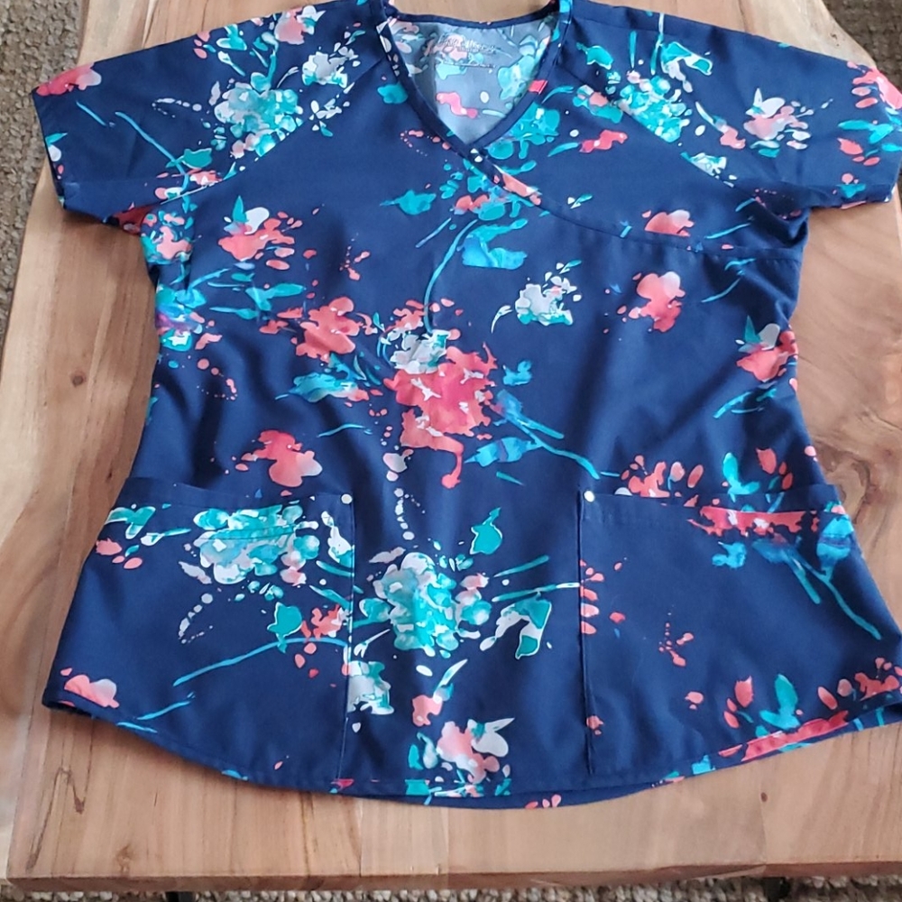 Uniform Advantage Scrub Top